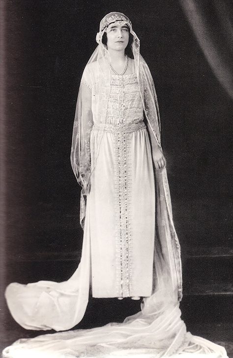 queen elizabeth wedding dress embroidery