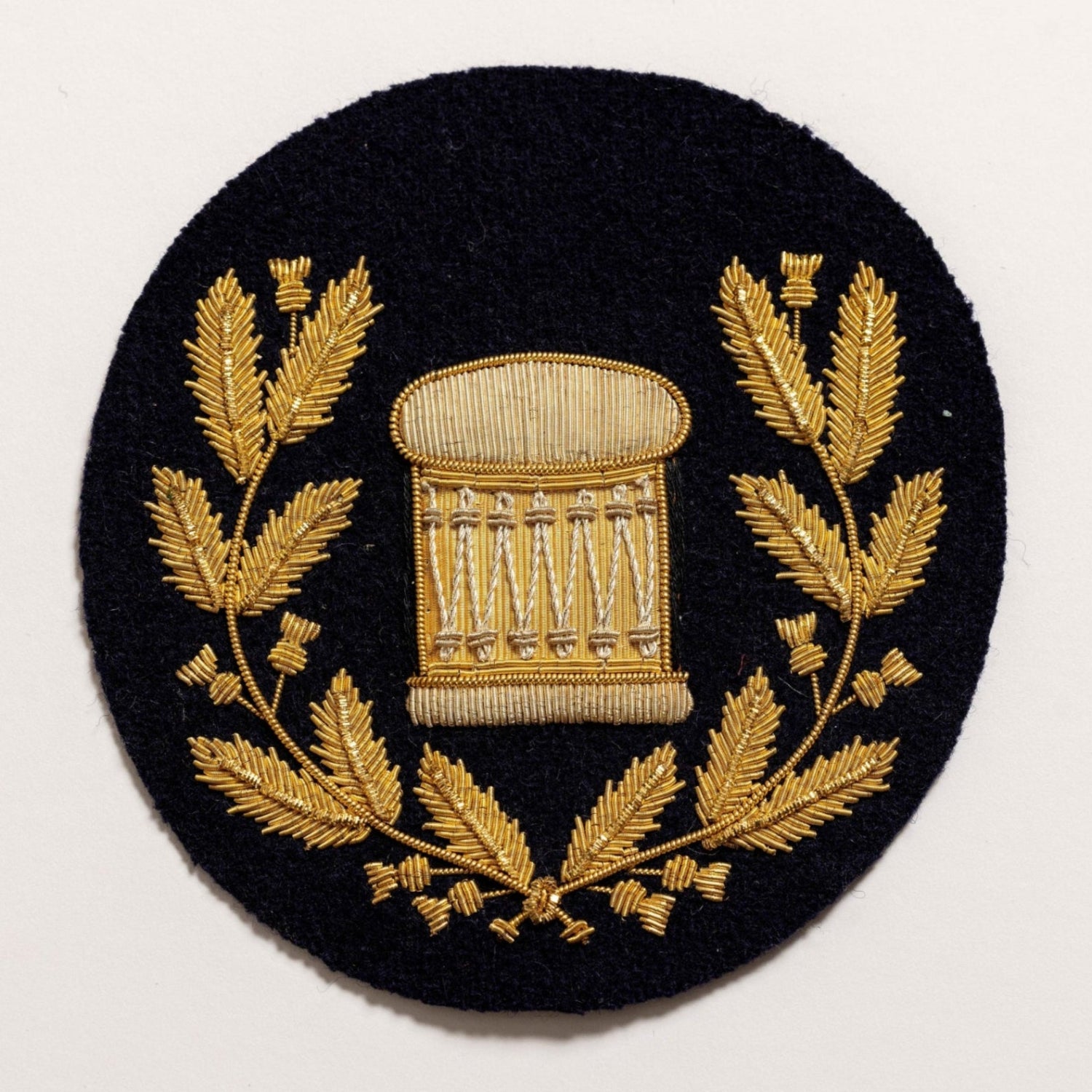 Arm Drum Badge in Wreath (Gold) (4334332018760)