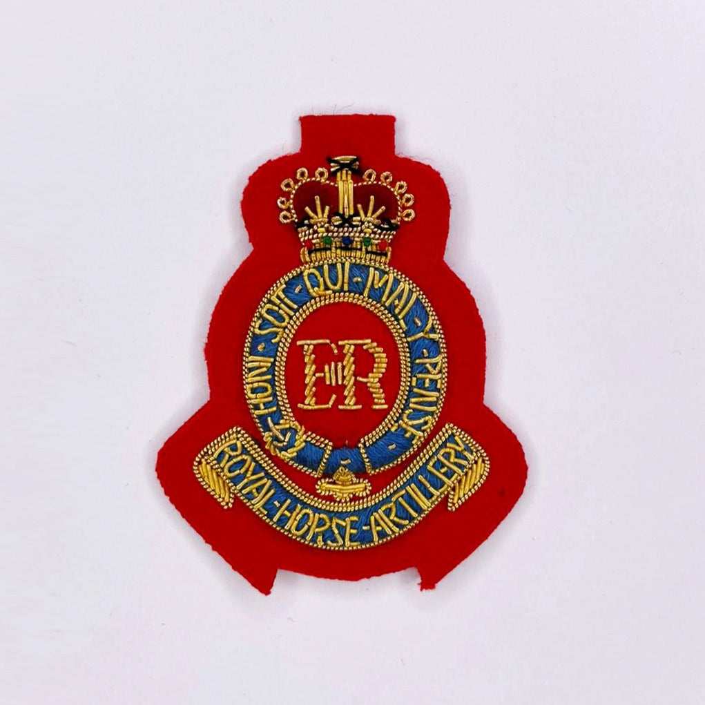 ROYAL HORSE ARTILLERY SIDE CAP BADGE ALL SCARLET BACKING AND CENTRE (4334335557704)