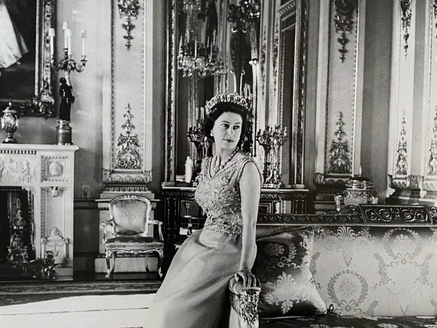 Queen_Elizabeth_II_dress_desig