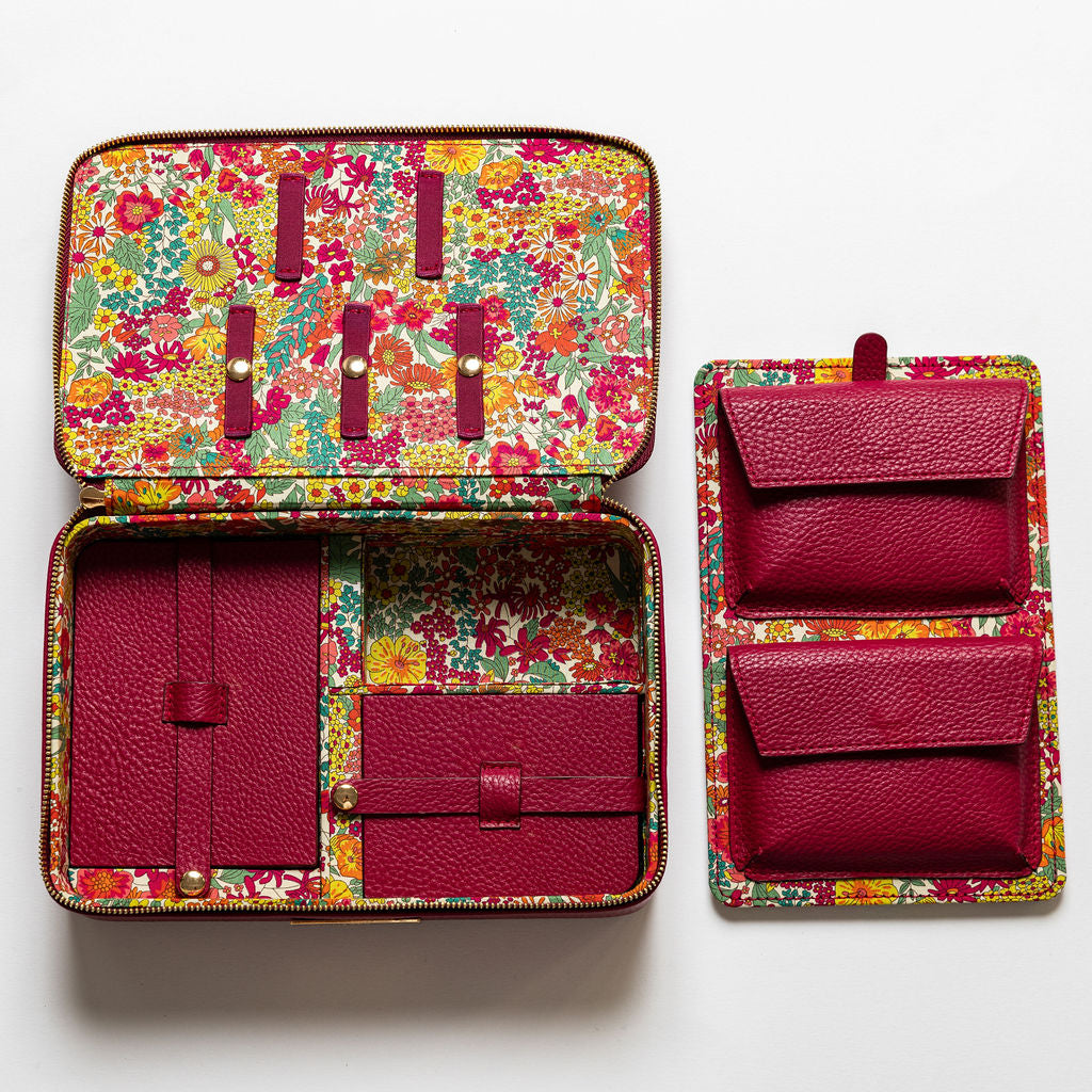 1767年 マーガレット ストリート 牡丹刺繍ケース – Hand & Lock