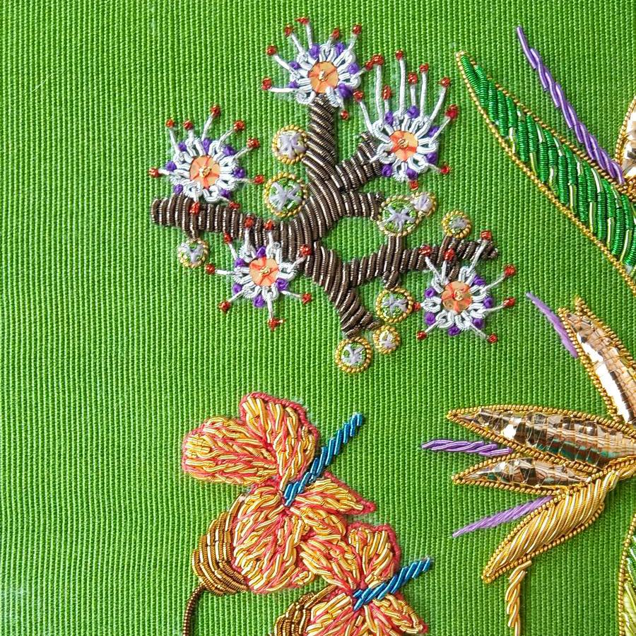 モジュール1001: 金属糸と金細工の刺繍の探求 – Hand & Lock