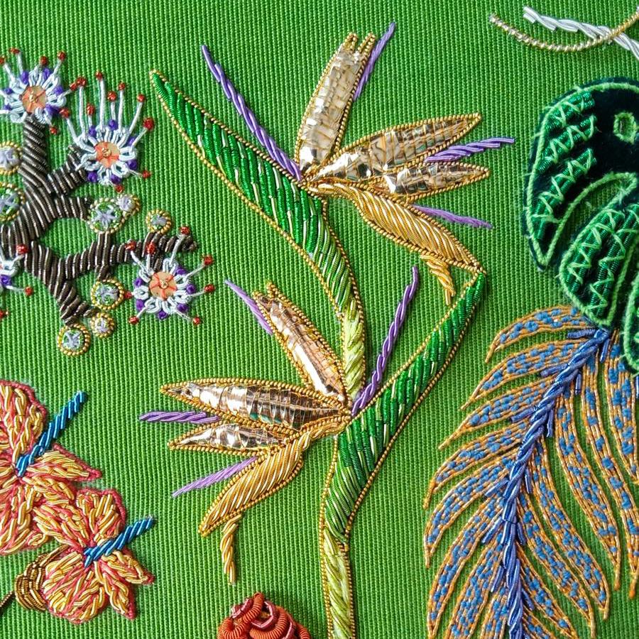 モジュール1001: 金属糸と金細工の刺繍の探求 – Hand & Lock
