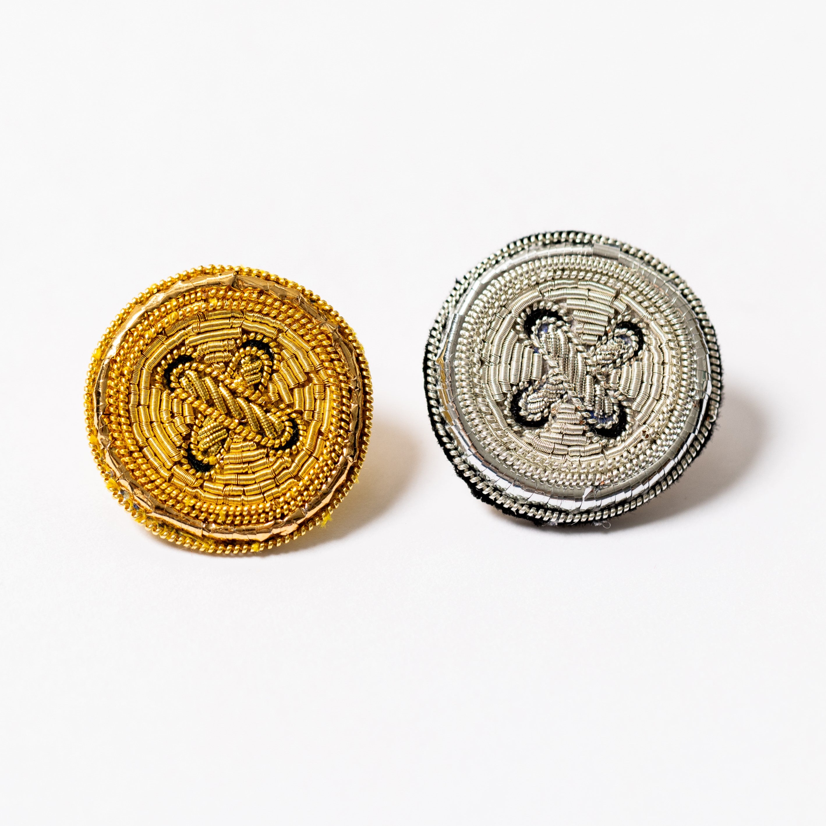 S'YTE BRASS MULTI-BUTTON BROOCH BRASS MULTI-BUTTON 2WAY NECKLACE