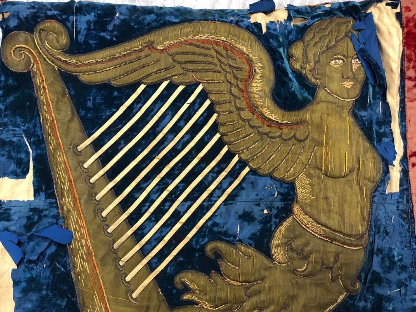 Monarchs Garter Banner Harp