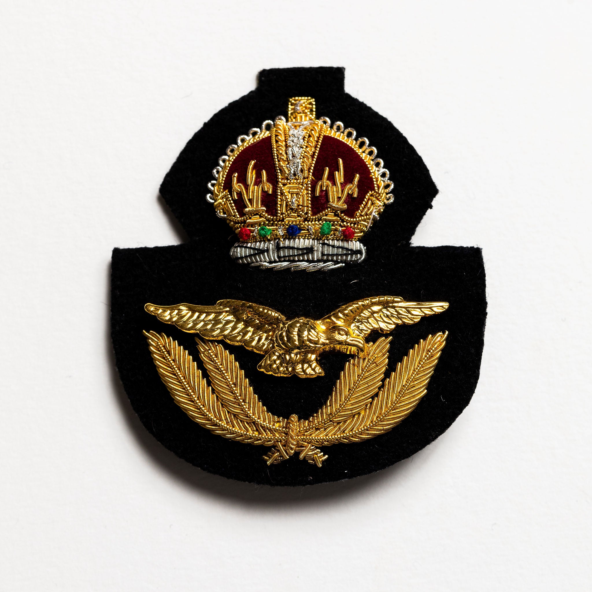 王冠付きイギリス空軍将校ベレー帽章 – Hand & Lock