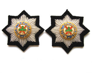 STARS IRISH GUARDS MESS COLLAR BADGES ON LT NAVY (4334366490696)