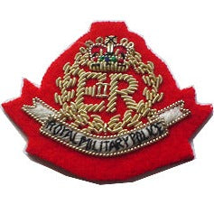 ROYAL MILITARY POLICE BERET BADGE ON SCARLET 
